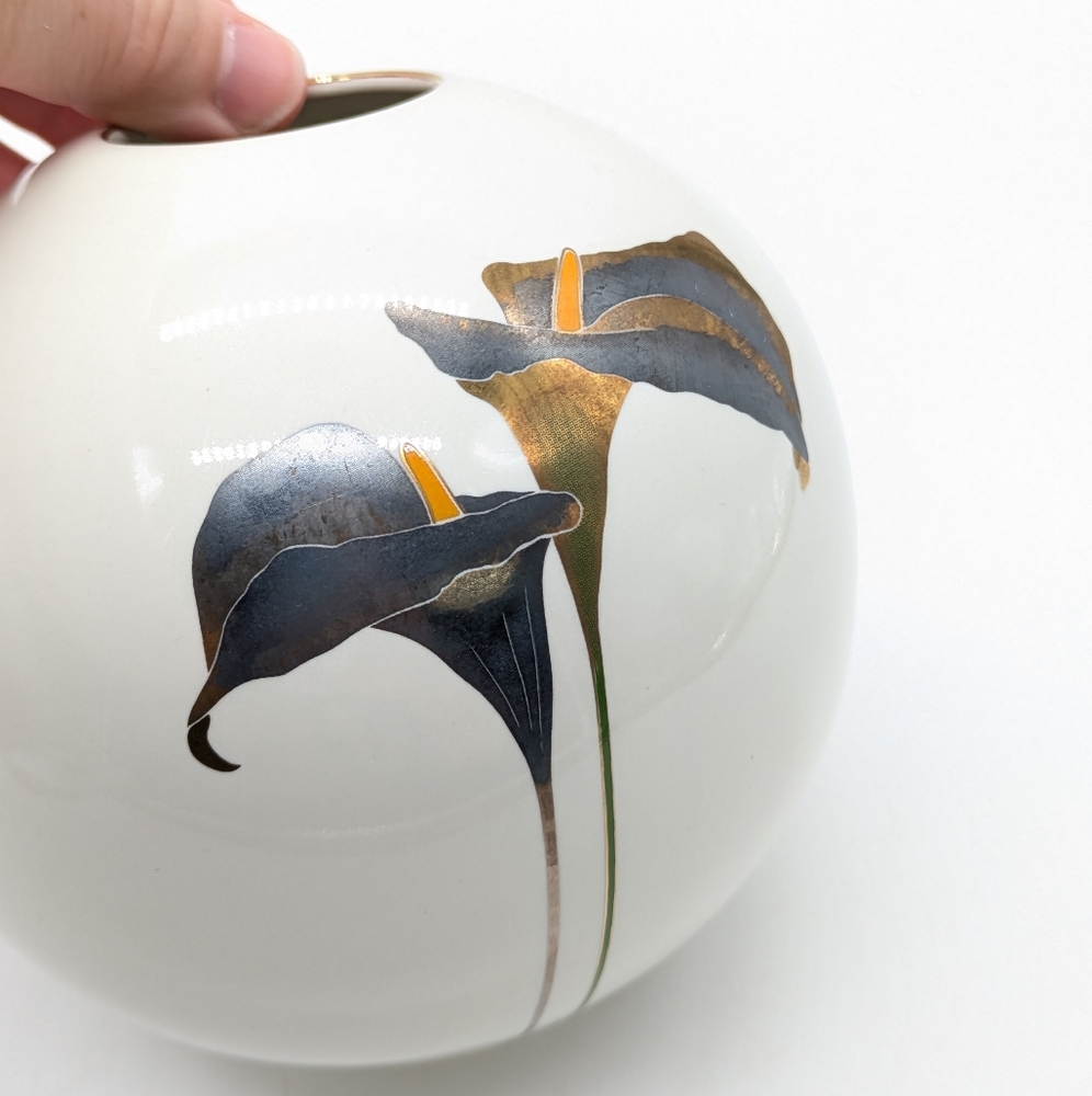 Otagiri White Glossy Ceramic Sphere Vase with Black and Gold Calla Lily Design - Picture 6 of 10